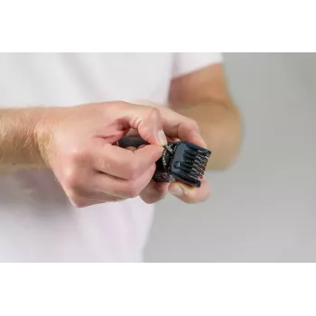 Plaukų kirpimo mašinėlė Wahl Extreme Grip AC/Baterija, belaidė, Li‑Ion, 240 min veikimo, 12 ilgio pakopų, nerūdijančio plieno peiliukas, pjovimo plotis 3 cm, juoda