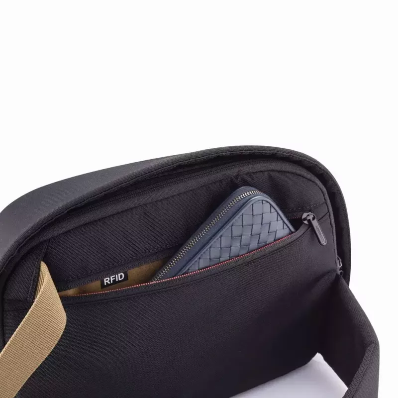 Antivagis kuprinė XDDESIGN Bobby Sling – juoda, vandeniui atspari, su RFID kišenėmis, planšetės skyriumi, 4 L, 530 g