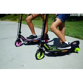 Elektrinis paspirtukas Razor Power Core E90 – 12 V švino akumuliatorius, 16 km/h, plieninis rėmas, kieti ratai, apkrova 54 kg