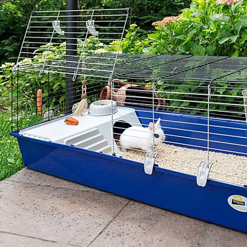 Narvelis triušiams FERPLAST Rabbit 120 Mėlynas – metalinis ir plastikinis triušių narvas 1180×585×495 mm, tinka 5–9,9 kg triušiams