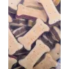 Šunų dresūros skanėstai MACED Cube Cookies Mini Mix 1 kg – įvairūs mini kubeliai su paukštienos skonio mišiniu