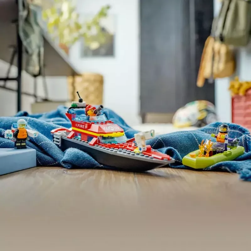LEGO miesto gelbėjimo laivas 60373 – 144 detalės, 3 minifigūrėlės, nuo 5 metų