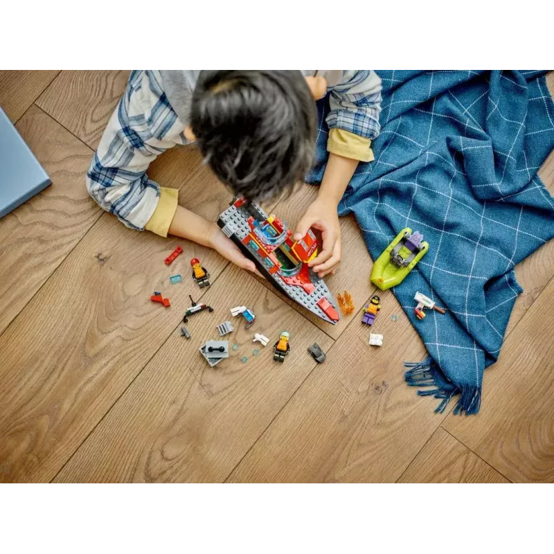 LEGO miesto gelbėjimo laivas 60373 – 144 detalės, 3 minifigūrėlės, nuo 5 metų