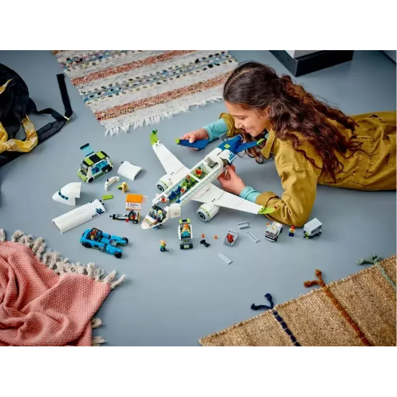 LEGO keleivinis lėktuvas 60367 — City serija, 913 detalių, 2 minifigūrėlės