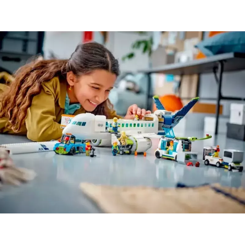LEGO keleivinis lėktuvas 60367 — City serija, 913 detalių, 2 minifigūrėlės