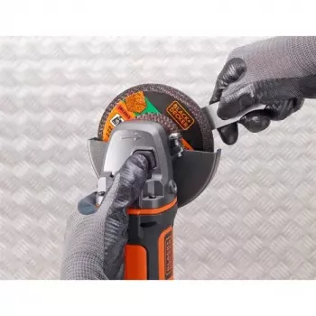 Kampinis šlifuoklis Black & Decker BCG720N – belaidis 18V Li-Ion, 12,5 cm diskas, iki 8600 RPM, 3 rankenos padėtys
