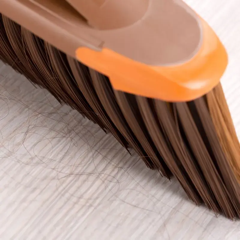 VILEDA 136082 Šluota su minkštais/kietais plastikiniais šereliais ir rankena, bronzinė
