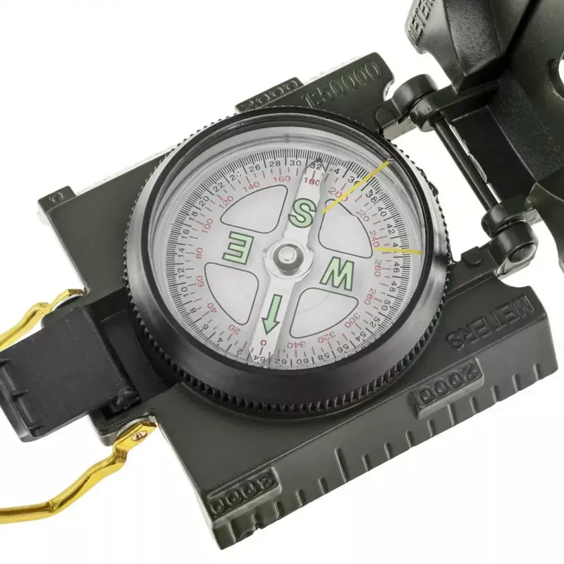Navigacinis magnetinis kompasas Mil-Tec US su apšvietimu, aliuminio korpusas, masteliai 1:50k ir 1:25k, alyvinė