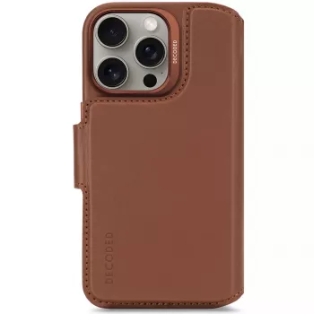 Decoded odinis atsegamas piniginės dėklas iPhone 16 Pro – ruda, natūrali oda, mikropluoštas, 6,3 colio ekranas, 3 kortelių kišenės