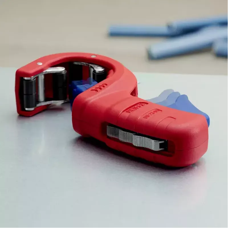Vamzdžių pjaustytuvas Knipex 90 23 01 BK plieninis peilis, plastikinė rankena, 165 mm