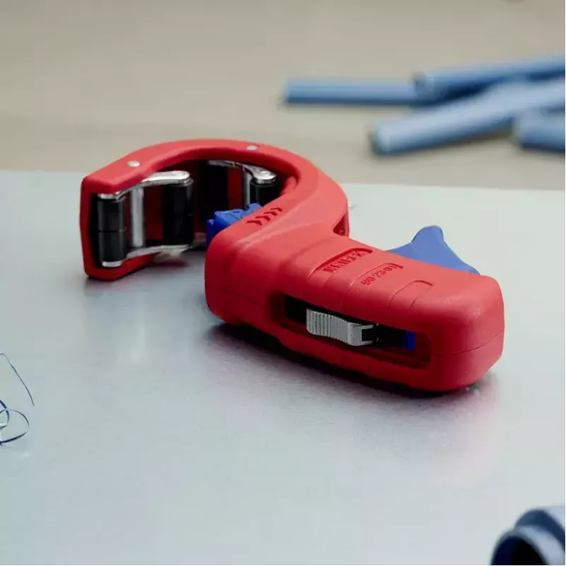 Vamzdžių pjaustytuvas Knipex 90 23 01 BK plieninis peilis, plastikinė rankena, 165 mm