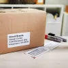 DYMO Originalios LabelWriter kelių paskirčių etiketės 32mm x 57mm, 6 ritinėliai po 1000 lengvai nuplėšiamų etikečių (6000 vnt.), lipnios, LabelWriter etikečių spausdintuvams