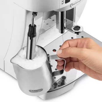 Kavos aparatas De’Longhi Magnifica S ECAM 21.117.B 1,8 l vandens talpa, 250 g pupelių talpa, 15 bar