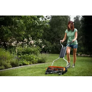 Rankinė ritininė vejapjovė Fiskars 113880, pjovimo plotis 116,8 cm