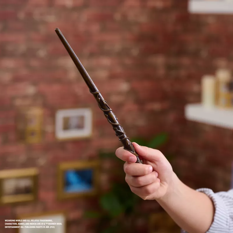Wizarding World Harry Potter, 12 colių Magiška Kolekcinė Hermiona Granger lazdelė su stovu ir liejiniu simboliu, Magiškos būtybės, aksesuaras kostiumams