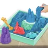 Kinetic Sand Sandbox rinkinys, mėlynas, 1 svaras formuojamo smėlio, 4 įrankiai ir formos, jutiminis žaislas vaikams nuo 3 metų