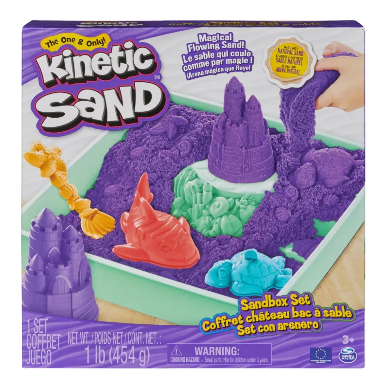 Kinetic Sand rinkinys „Smėlio dėžė“ – kūrybinės Velykų dovanos, 1 kg violetinio lipdomojo smėlio, 4 įrankiai ir formelės, laikymo dėžutė, sensorinis žaislas vaikams nuo 3 metų