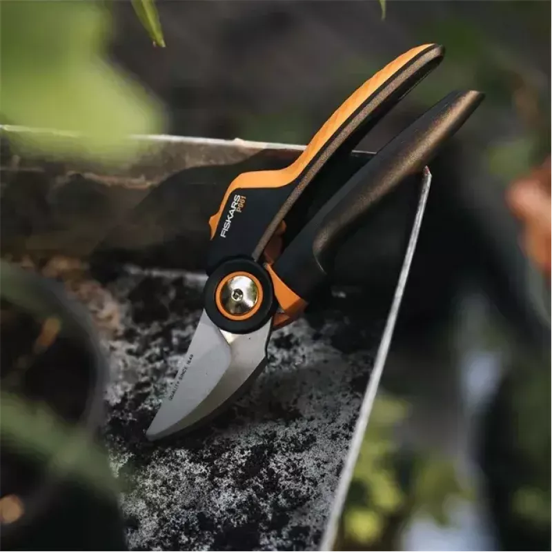 Genėjimo žirklės Fiskars X-Series L P961 — Bypass, plieninis ašmenys, 2,6 cm pjovimo skersmuo, 222 mm ilgio