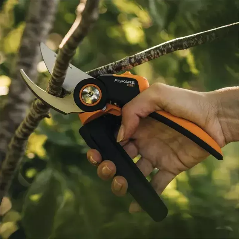 Genėjimo žirklės Fiskars X-Series L P961 — Bypass, plieninis ašmenys, 2,6 cm pjovimo skersmuo, 222 mm ilgio