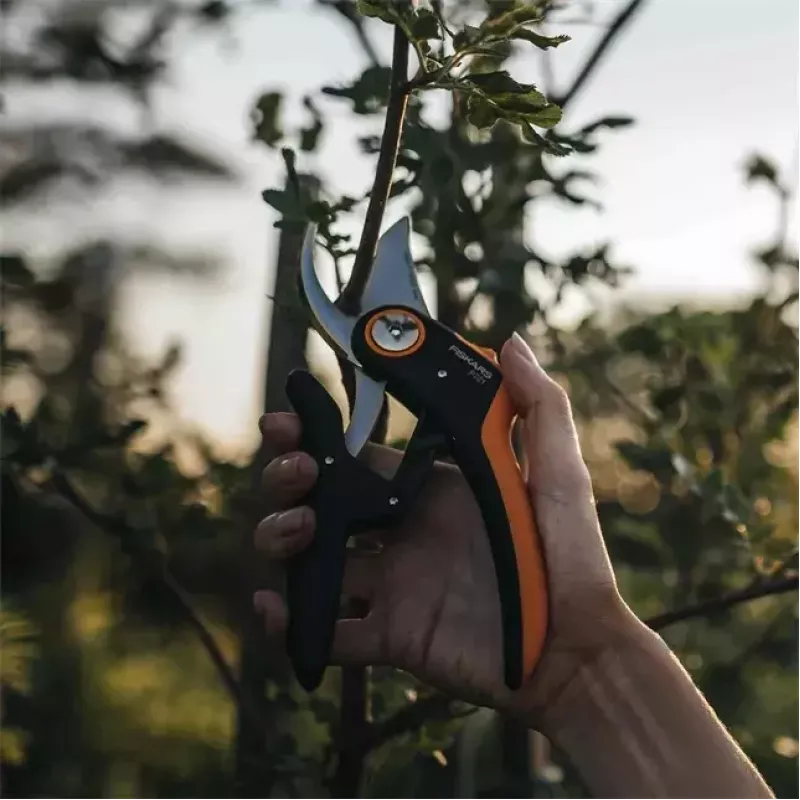 Genėjimo žirklės Fiskars Plus PowerLever P721 – apėjimo sekatoriai šakoms ir stiebams