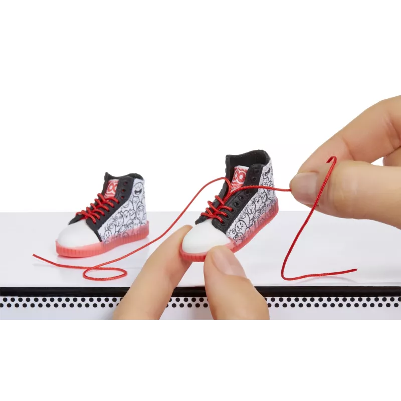 Miniverse Make It Mini Sneakers PDQ – miniatiūrinių sportbačių rinkinys, 8 m., įvairiaspalvis, plastikas