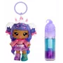 MGA Entertainment Yummiland paslaptingas lūpų blizgesio lėlė – Carly Cakepop