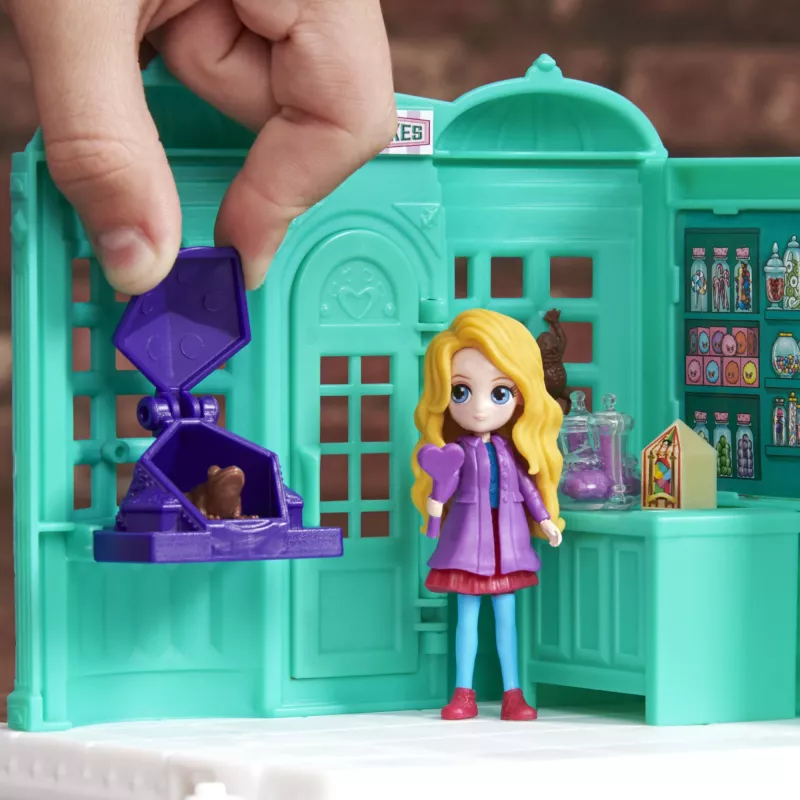 Harry Potter Magical Minis Honeydukes Saldainių Parduotuvė su 2 Išskirtinėmis Figūrėlėmis ir 5 Priedais, Žaislai Vaikams nuo 6 Metų