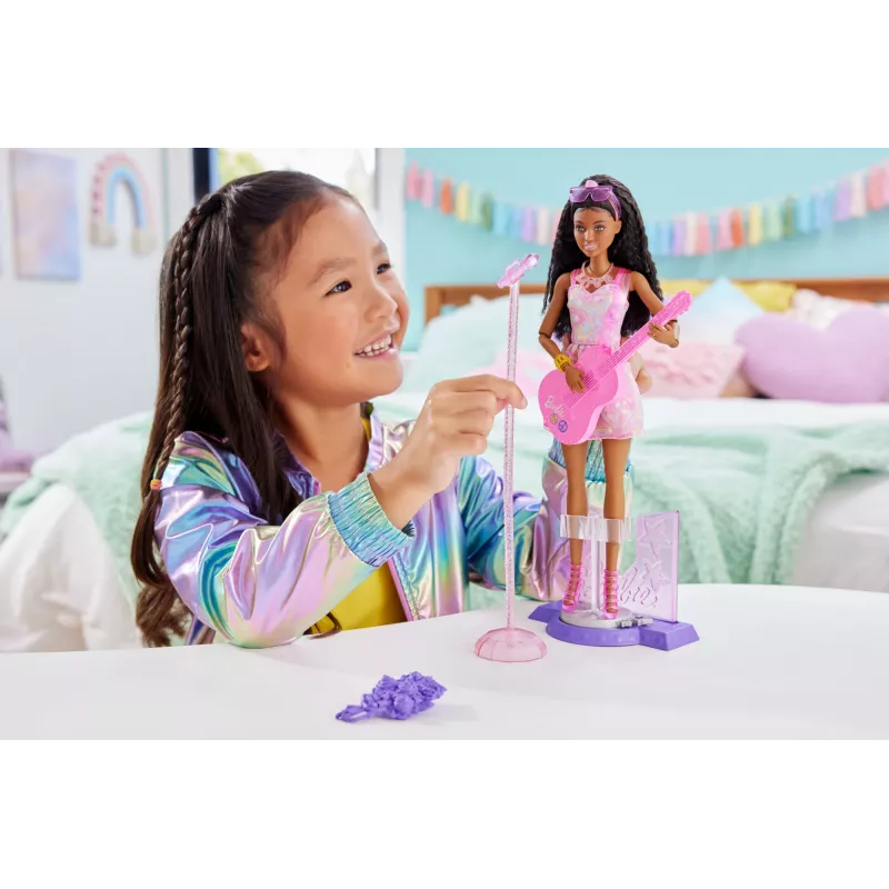 Barbie 65-ųjų metinių karjeros lėlė Pop žvaigždė su 10 aksesuarų, įskaitant besisukančią sceną