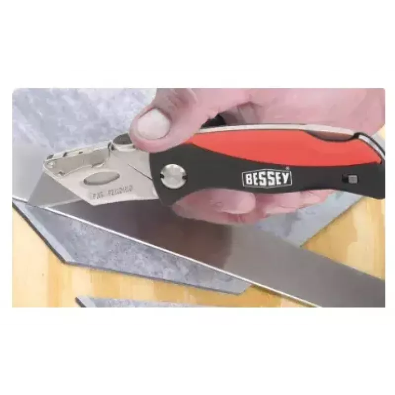 Pjovimo peilis Bessey DBKPH-EU juodas raudonas fiksuotas ašmenys