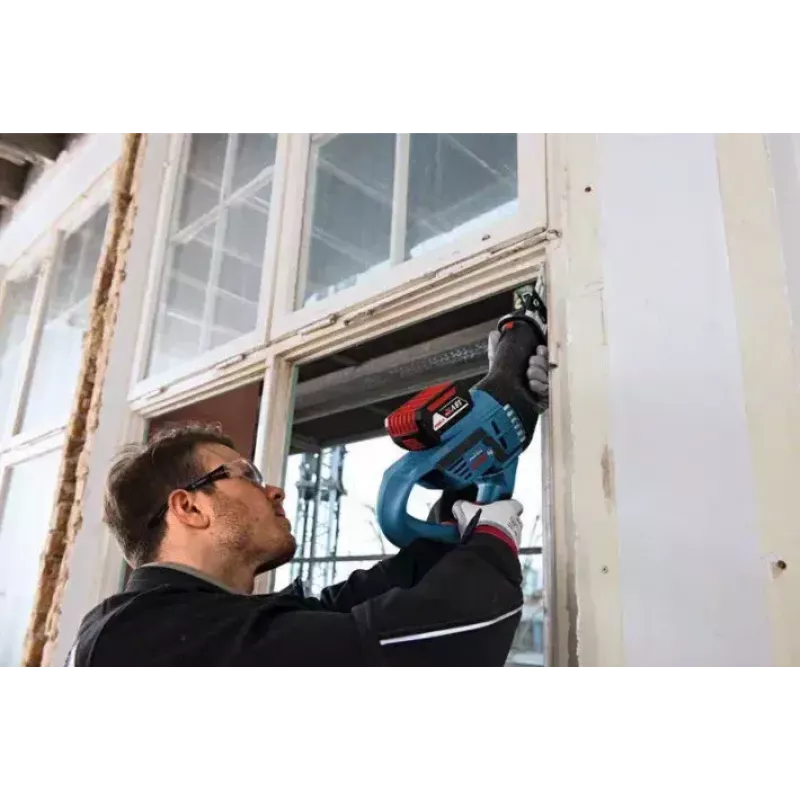 Bosch GSA 18V-32 belaidis pjūklas su šepečiu varikliu, 2500 sm/min, juoda, mėlyna, raudona