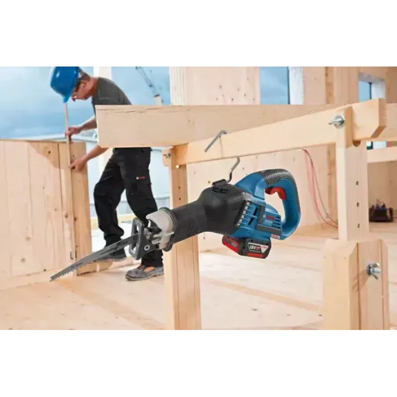 Bosch GSA 18V-32 belaidis pjūklas su šepečiu varikliu, 2500 sm/min, juoda, mėlyna, raudona