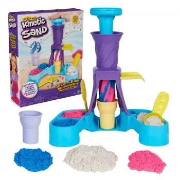 Kinetic Sand Soft Serve Stotis – 14 uncijų lipniojo smėlio (3 spalvos), 2 ledų kūgiai ir 2 įrankiai