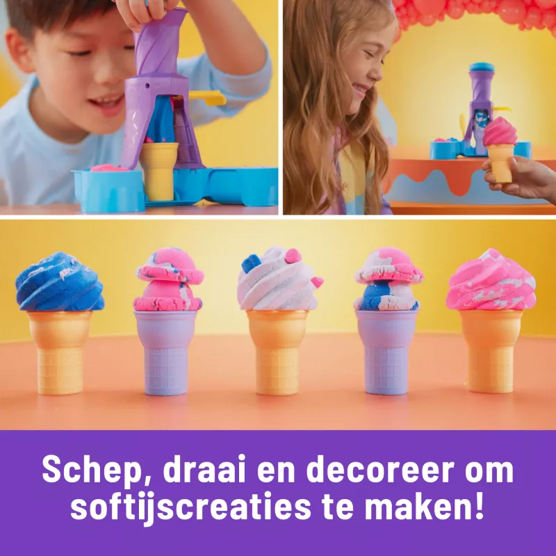 Kinetic Sand Soft Serve Stotis – 14 uncijų lipniojo smėlio (3 spalvos), 2 ledų kūgiai ir 2 įrankiai