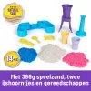 Kinetic Sand Soft Serve Stotis – 14 uncijų lipniojo smėlio (3 spalvos), 2 ledų kūgiai ir 2 įrankiai