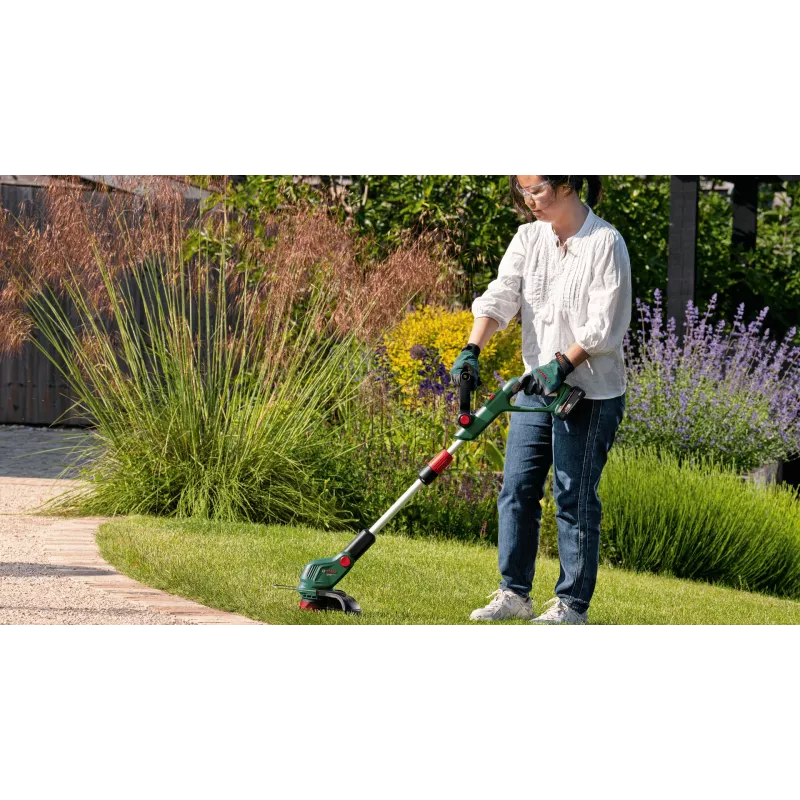 Bosch UniversalGrassCut 18V-26-500 26 cm akumuliatorinis žoliapjovė, juoda, žalia