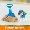 Rubble & Crew – Charger & Wheeler veikėjų figūrėlės su Kinetic Build-It smėliu ir 2 statybos įrankiais, PAW Patrol žaislai vaikams nuo 3 metų