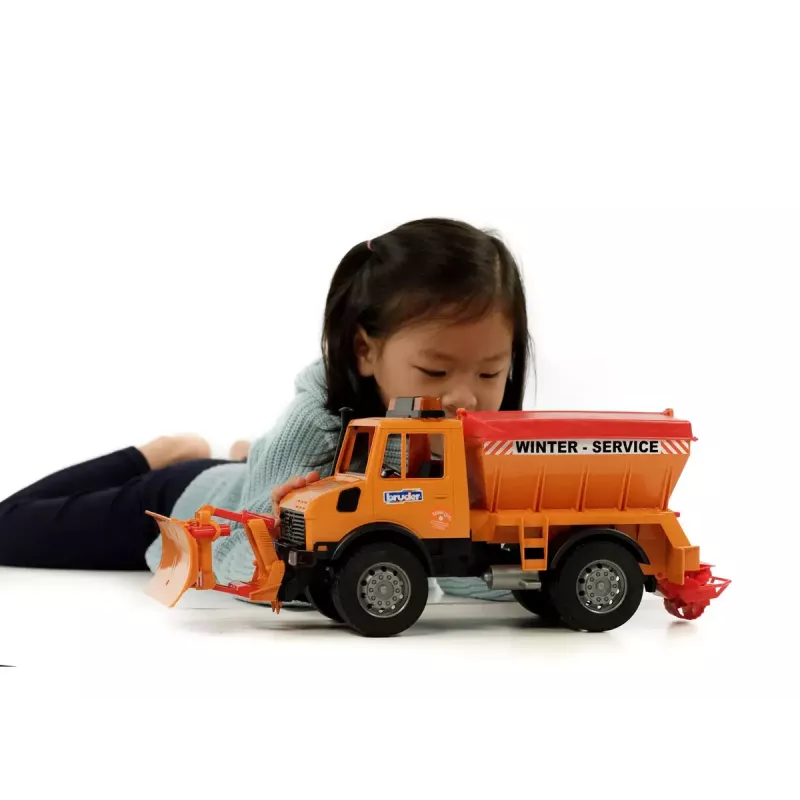 Sunkvežimis BRUDER MB Unimog, ABS konstrukcija, rekomenduojamas amžius 4+