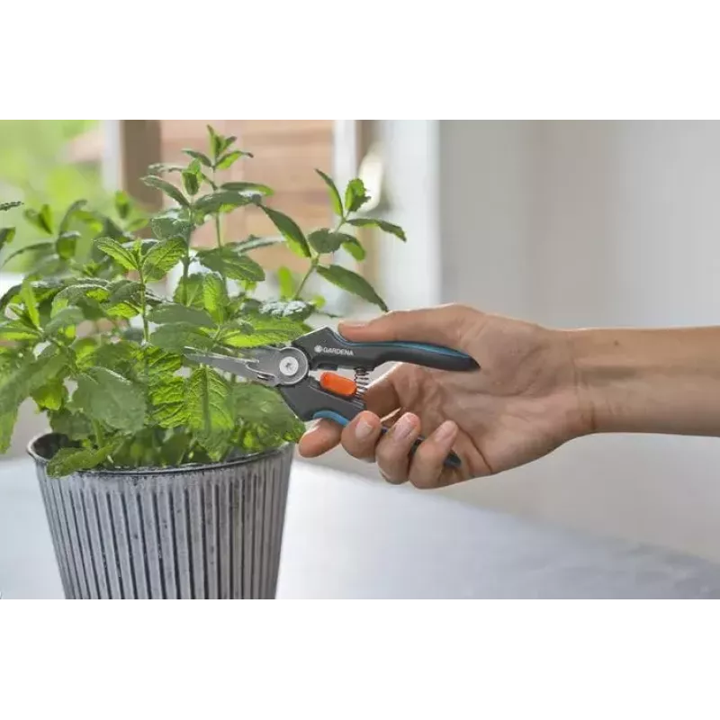 Sodinimo žirklės Gardena GripCut 12213-20 plastikinė rankena juoda žalia nerūdijančio plieno ašmenys