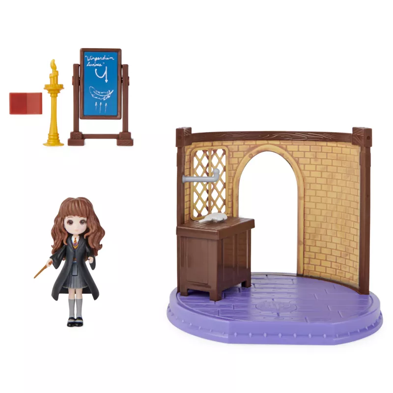 Žaislų rinkinys Harry Potter Magical Minis Charms Classroom su išskirtine Hermionos Granger figūrėle ir aksesuarais