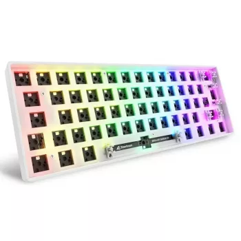 Kompaktiška 60% laida klaviatūra Sharkoon SKILLER SGK50 S4 — QWERTY vokiškas išdėstymas, RGB apšvietimas, USB, 1,5 m laidas, balta