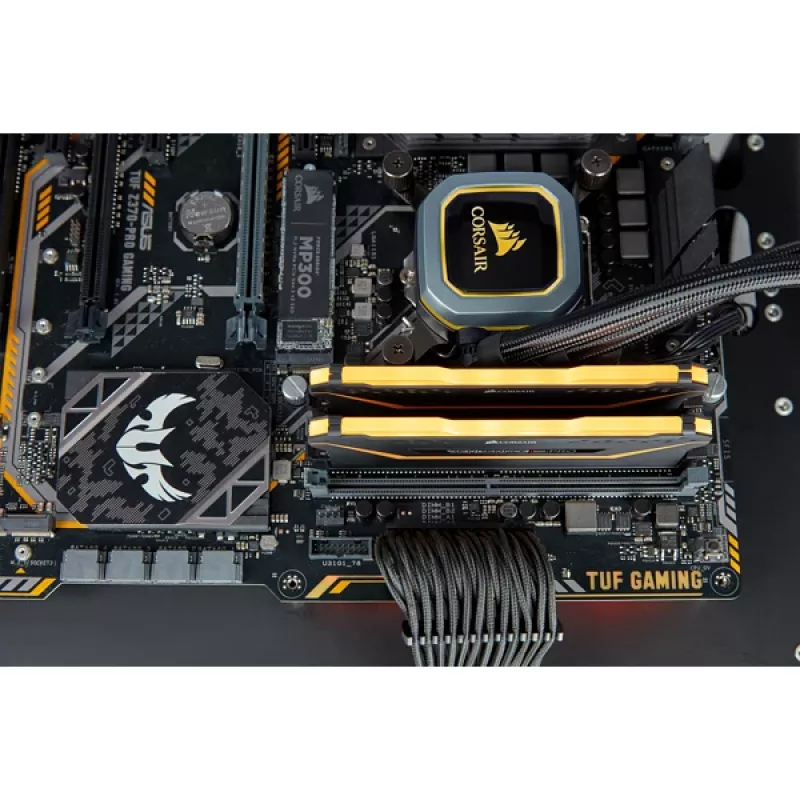 CORSAIR atmintis 16GB DDR4 3200MHz 2x8GB C16 - juoda (atidaryta pakuotė)