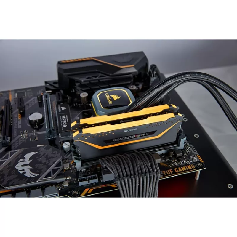 CORSAIR atmintis 16GB DDR4 3200MHz 2x8GB C16 - juoda (atidaryta pakuotė)