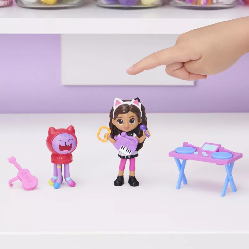 Gabby's Dollhouse meno studijos rinkinys su 2 figūrėlėmis, 2 aksesuarais, pristatymo dėžute ir baldais, žaislai vaikams nuo 3 metų