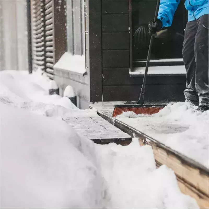 Šluota vidaus patalpoms Fiskars 1025926, minkšti/kieti šereliai, aliuminis, juoda