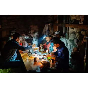 Priekinė galvos lemputė Ledlenser HF6R Core juoda 800 lm IP68