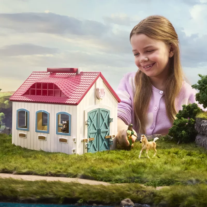 Žaidimų komplektas Schleich HORSE CLUB Atviras arklidės „Mažoji pasaga“ 42703, nuo 5 iki 12 metų