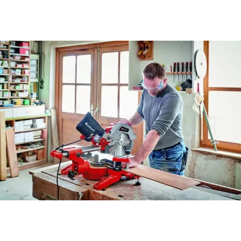 Einhell TC-SM 254 kampinis pjūklas