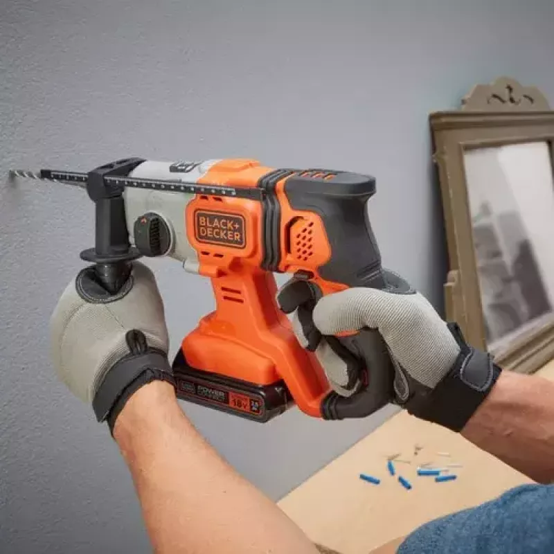 Grąžtinis plaktukas Black & Decker BCD900E2K-QW 1880 aps/min SDS Plus, 2,5 Ah baterija