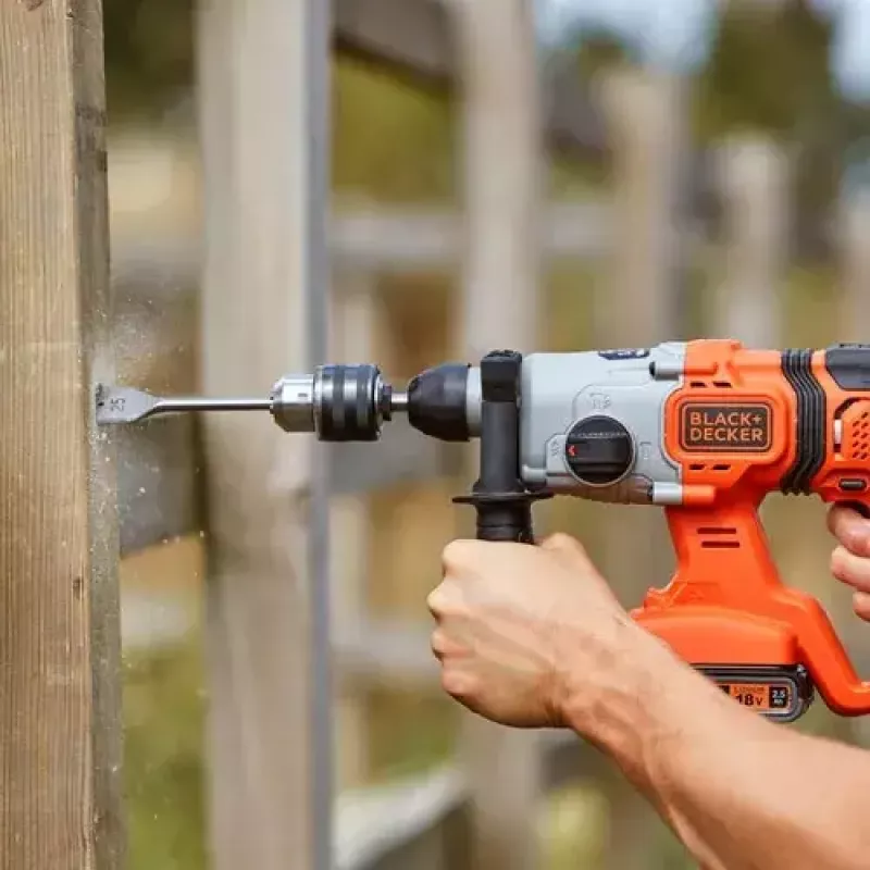 Grąžtinis plaktukas Black & Decker BCD900E2K-QW 1880 aps/min SDS Plus, 2,5 Ah baterija