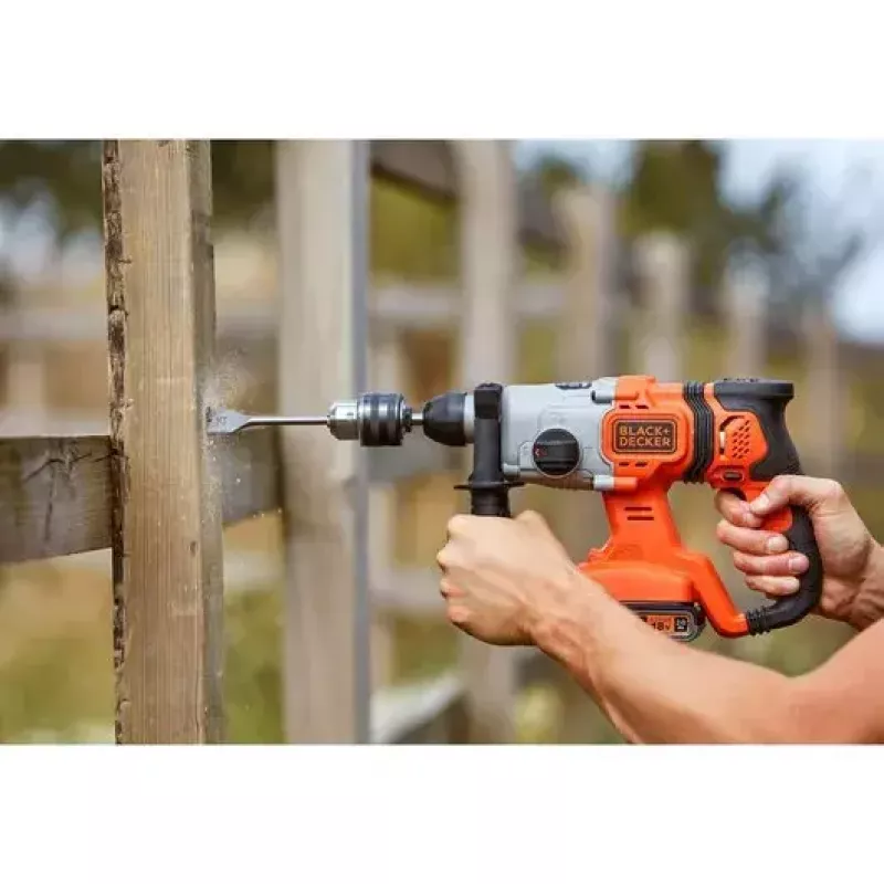 Gręžtuvas Black & Decker BCD900B-XJ